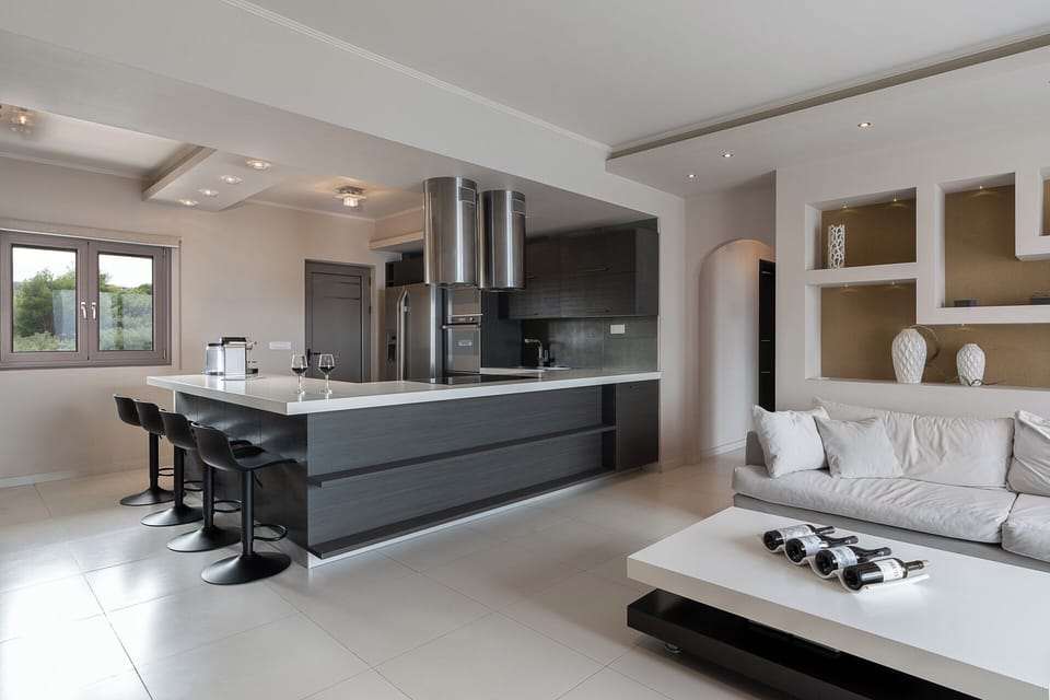 Elite Suite, Sea View | Living area | 32-inch LCD TV with satellite channels, TV, DVD player