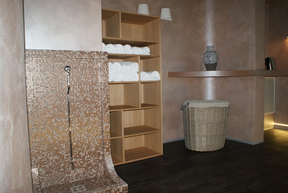 Sauna, hot tub, steam room, Turkish bath, hydrotherapy, aromatherapy