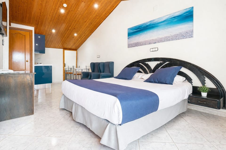 Studio, Balcony | Soundproofing, iron/ironing board, free WiFi, bed sheets