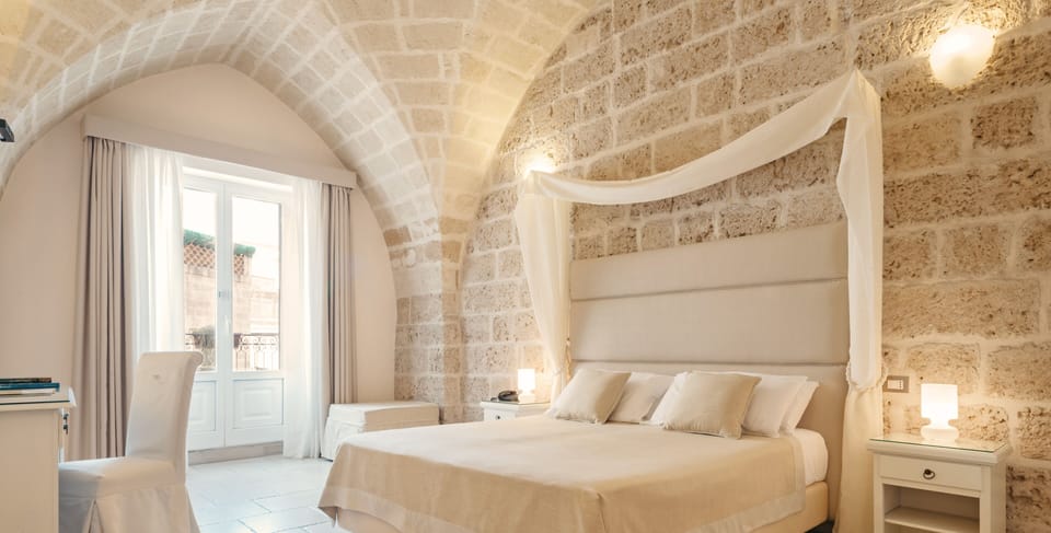 Frette Italian sheets, premium bedding, minibar, in-room safe