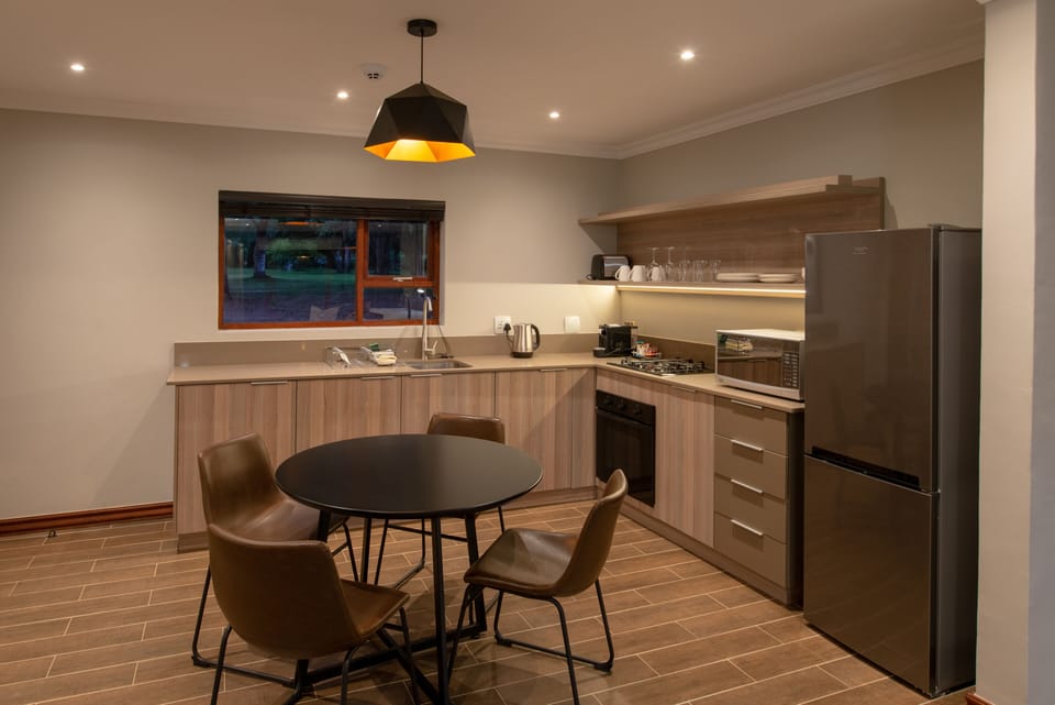 Deluxe Room | Private kitchen | Espresso maker, coffee/tea maker, fridge, microwave