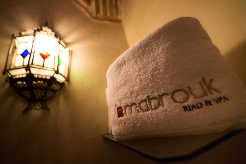 Deluxe Room, Courtyard View | Bathroom | Free toiletries, hair dryer, towels