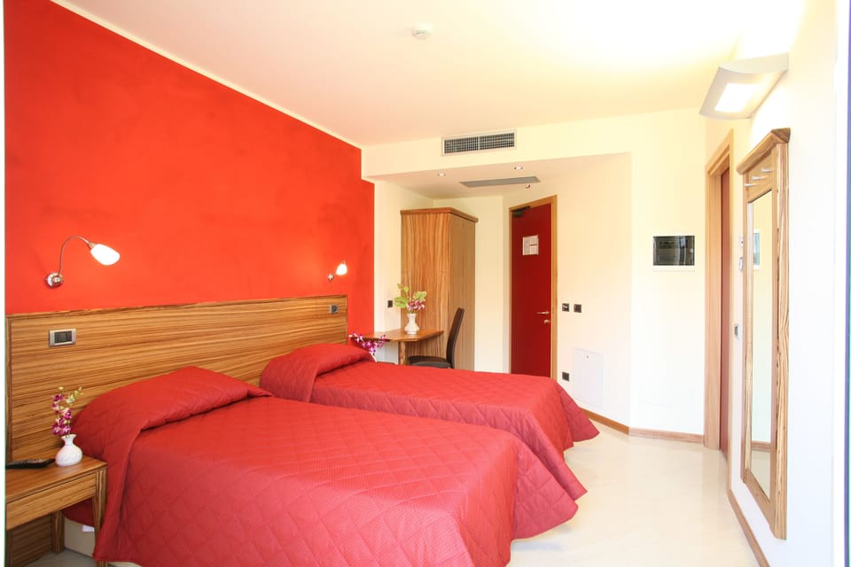 Comfort Double Room | Frette Italian sheets, pillowtop beds, in-room safe, desk