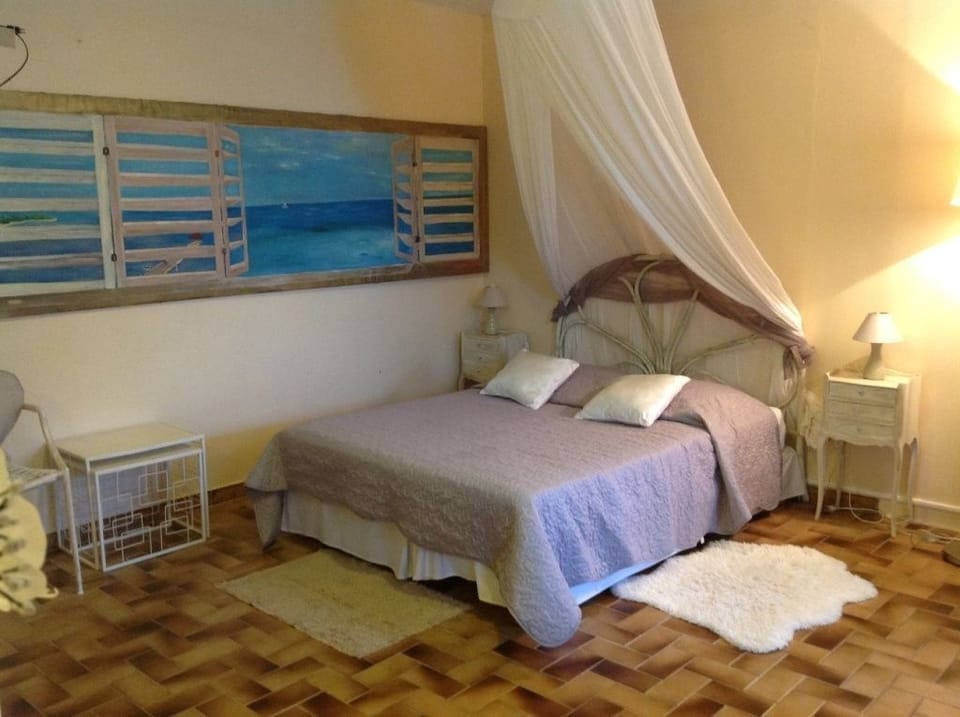 Premium bedding, Select Comfort beds, desk, free WiFi
