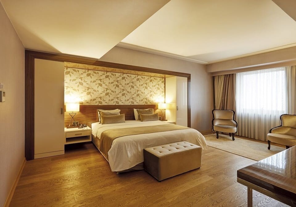 Presidential Suite | In-room safe, desk, free WiFi, bed sheets