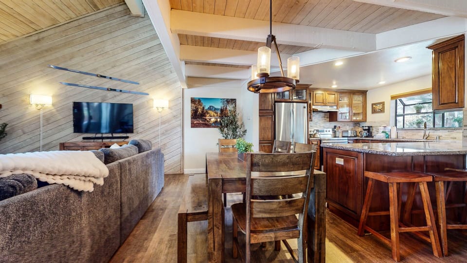 Condo, 2 Bedrooms | Interior