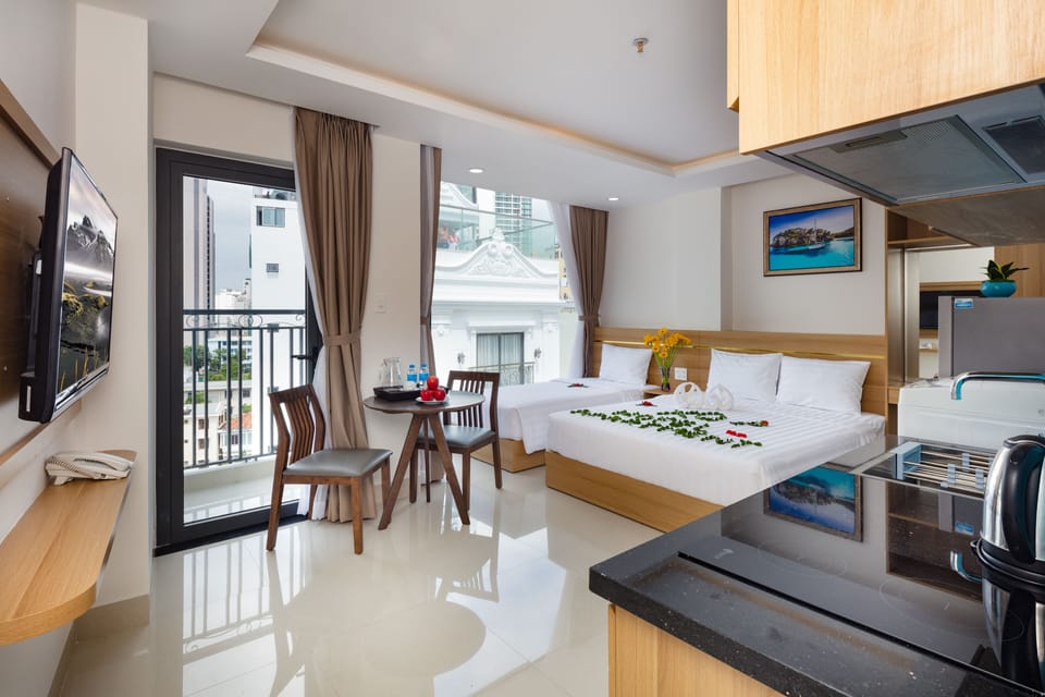 Deluxe Apartment | Minibar, in-room safe, desk, laptop workspace