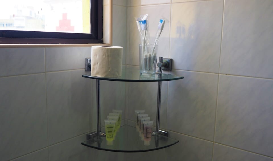 Shower, free toiletries, towels