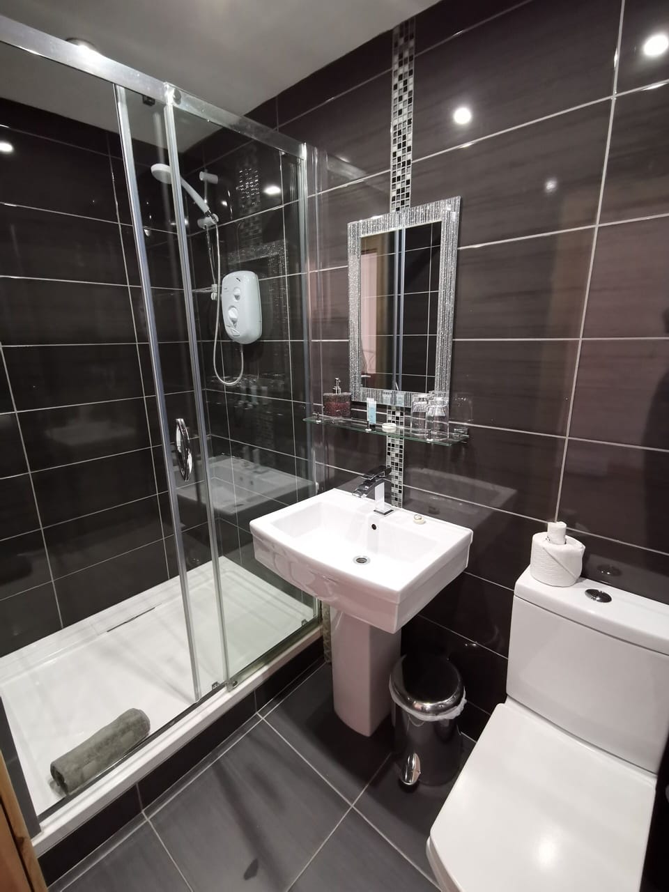 Double Room, Ensuite (Room 2) | Bathroom | Towels