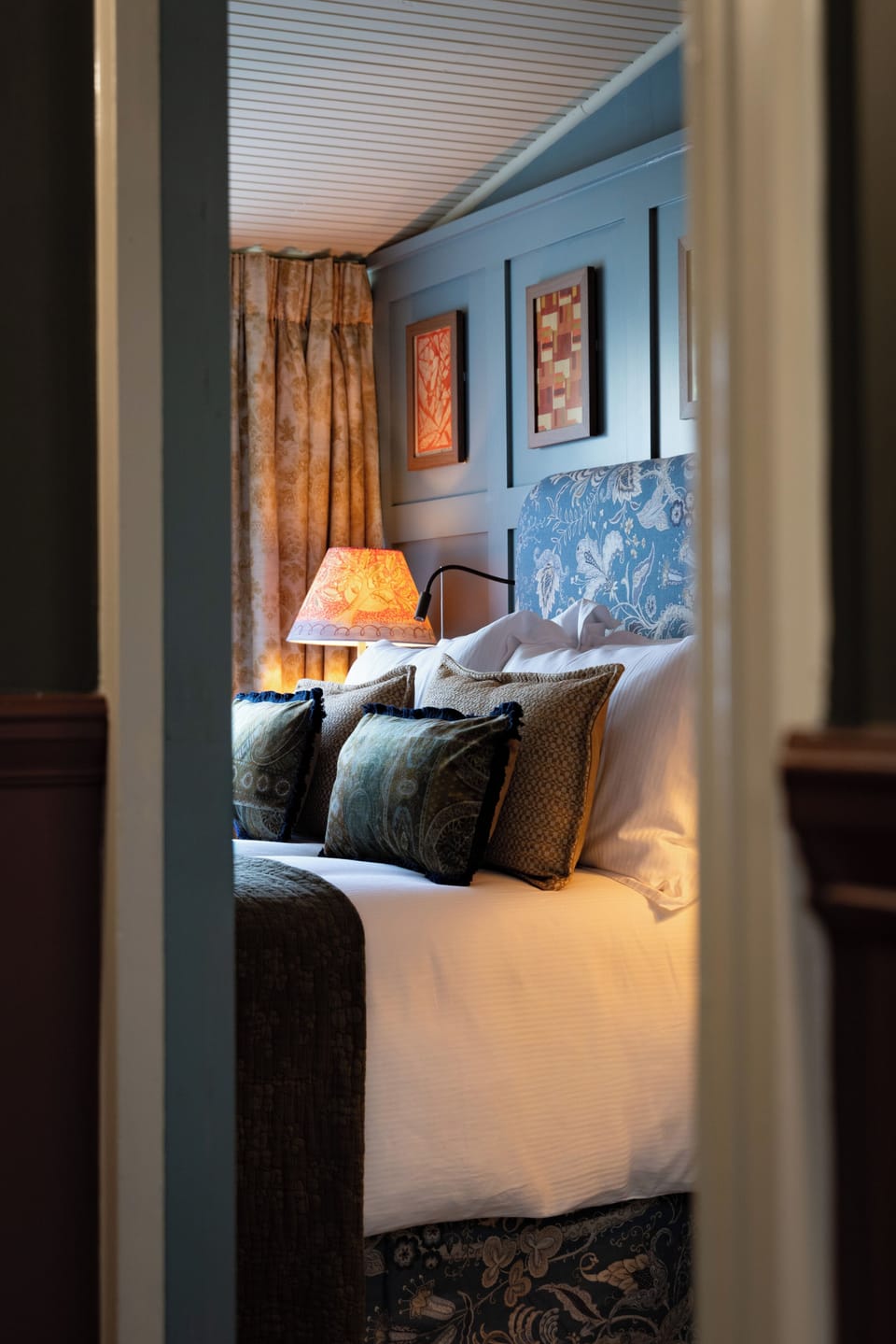 Snug | Premium bedding, in-room safe, desk, soundproofing