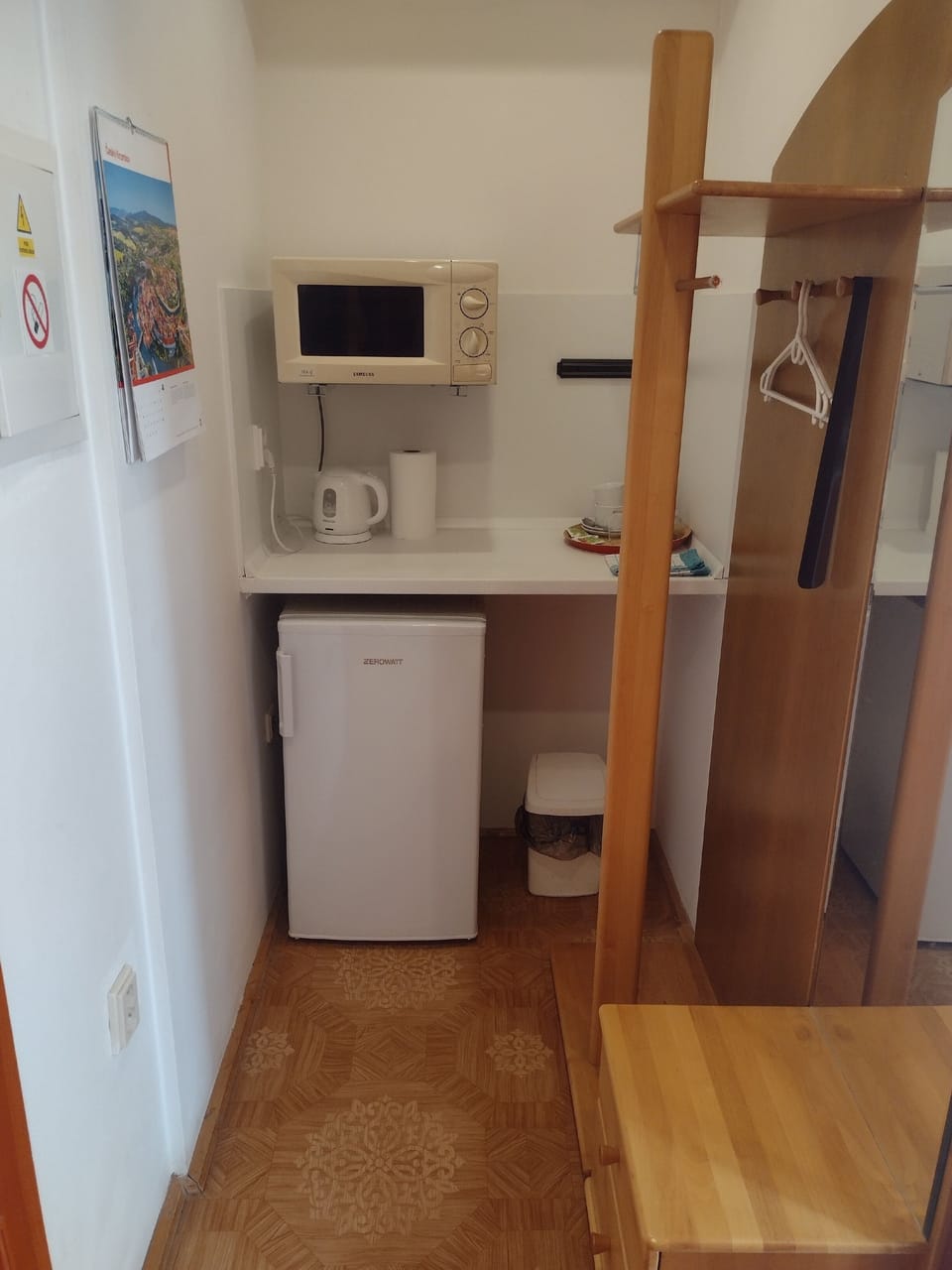 Single Room (Zuzka) | Private kitchenette | Fridge, microwave, freezer