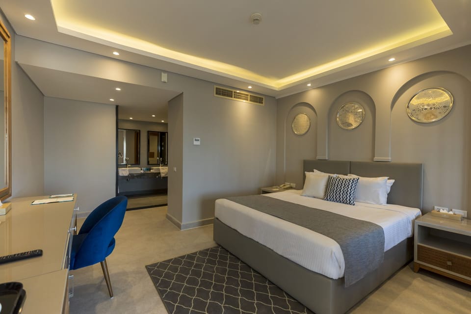 Presidential Suite (Posh Club) | Bathroom | Free toiletries, hair dryer, bathrobes, bidet