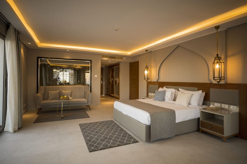 Diamond Pool Suite (Posh Club) | Pillowtop beds, minibar, in-room safe, individually decorated