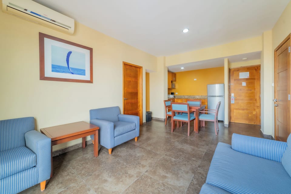 Junior Suite | Living area | Flat-screen TV