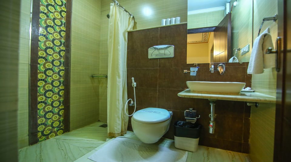 Deluxe Room | Minibar, in-room safe, desk, laptop workspace