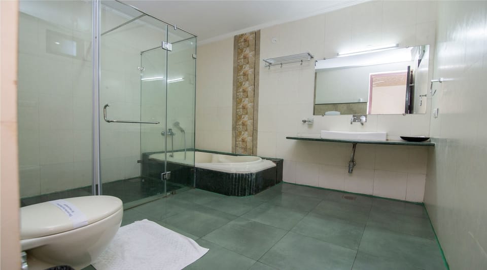 Suite, 1 King Bed | Bathroom | Free toiletries, towels