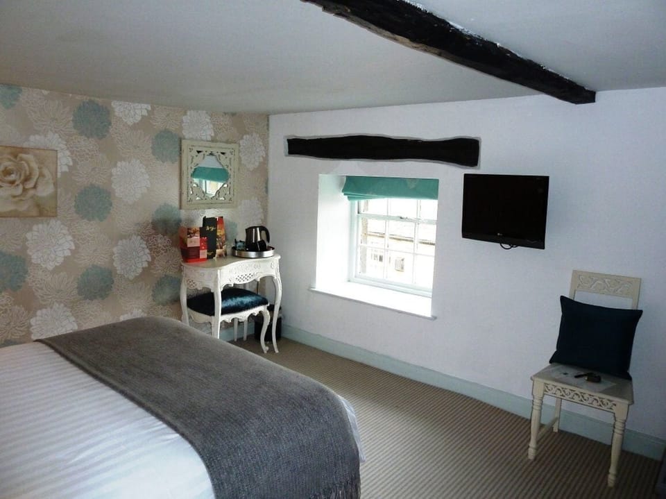 Double Room (Separate Bathroom) | Individually decorated, individually furnished, iron/ironing board