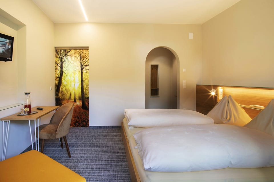 Classic Double Room, 1 Queen Bed, Non Smoking | Premium bedding, pillowtop beds, in-room safe, desk