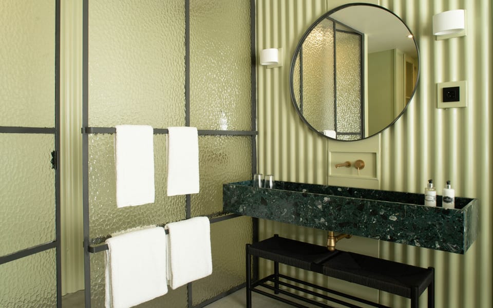 Family Room | Bathroom | Shower, rainfall showerhead, hair dryer, towels