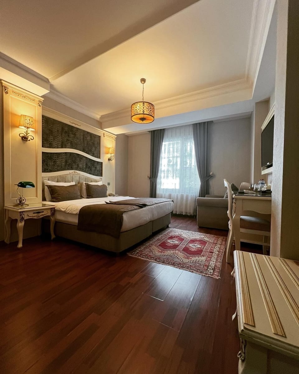 Double Room | Hypo-allergenic bedding available, minibar, in-room safe