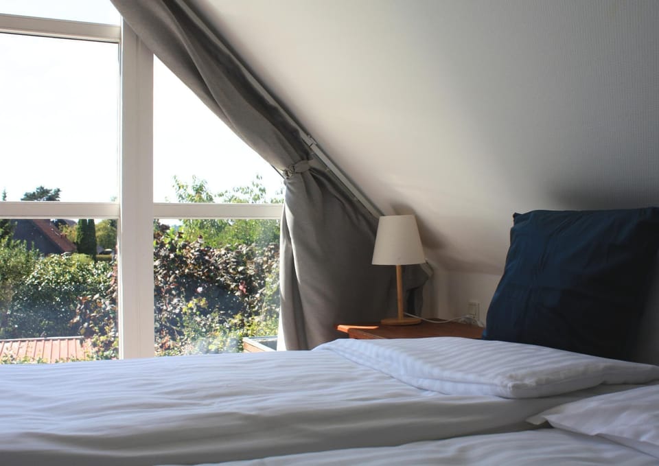 Family room with shared bathroom | Hypo-allergenic bedding, free cribs/infant beds, free WiFi, bed sheets