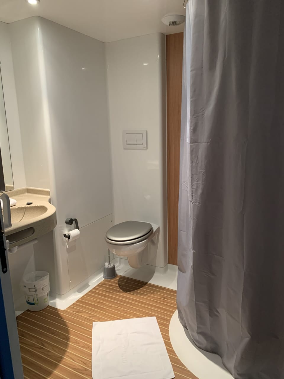 Double Room, Accessible | Bathroom | Shower, towels