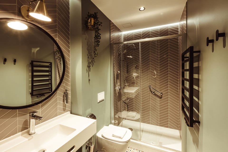 Standard Double Room | Bathroom | Free toiletries, hair dryer, slippers, towels