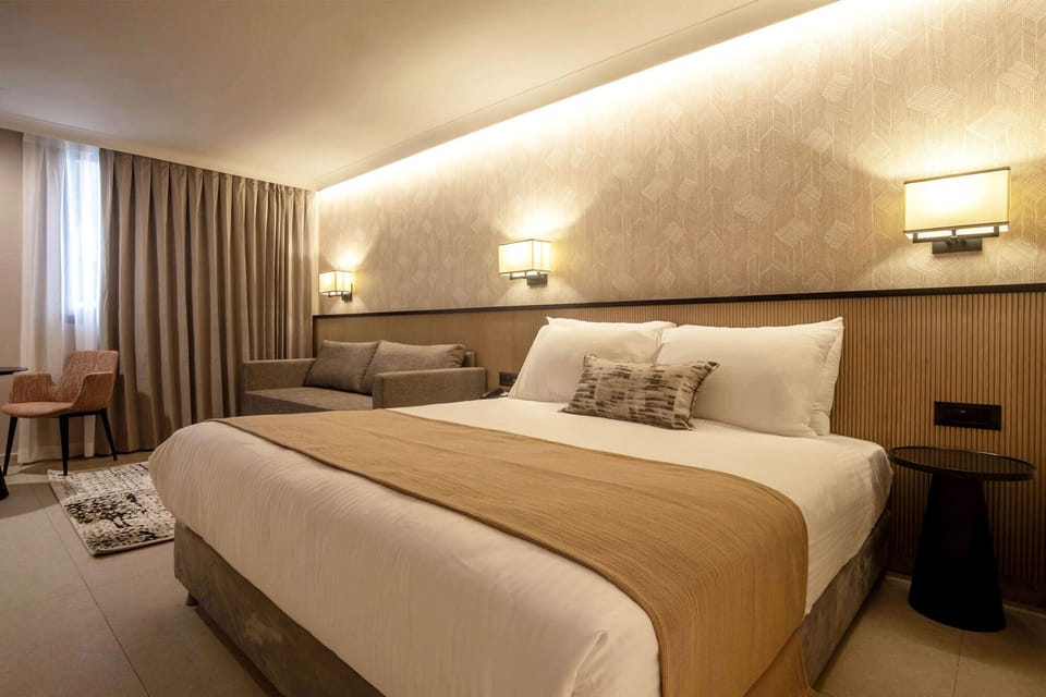 Junior Suite | Minibar, in-room safe, free cribs/infant beds, free WiFi