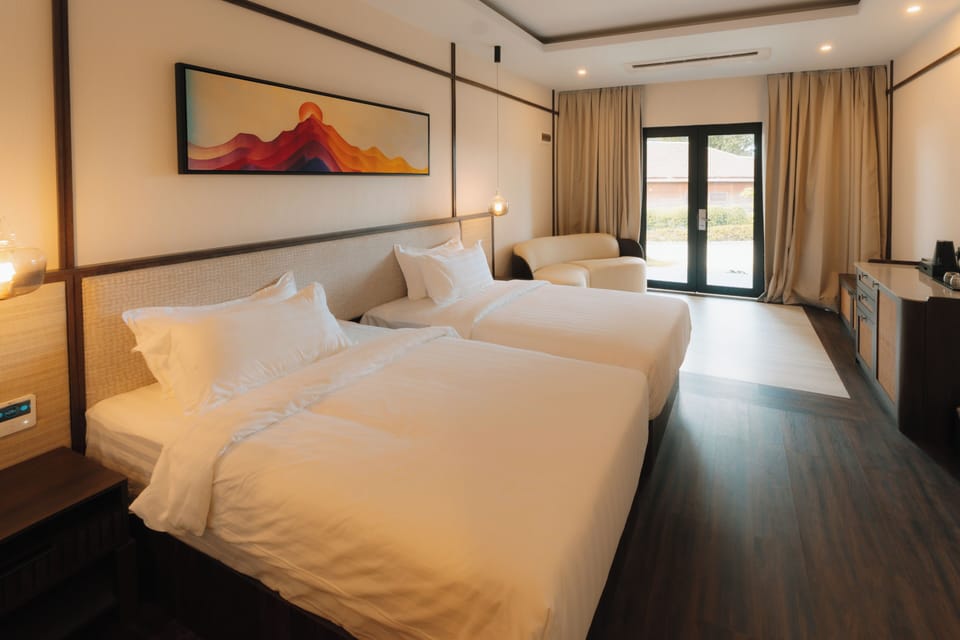 Premier Double Room | Minibar, WiFi (free), bed sheets