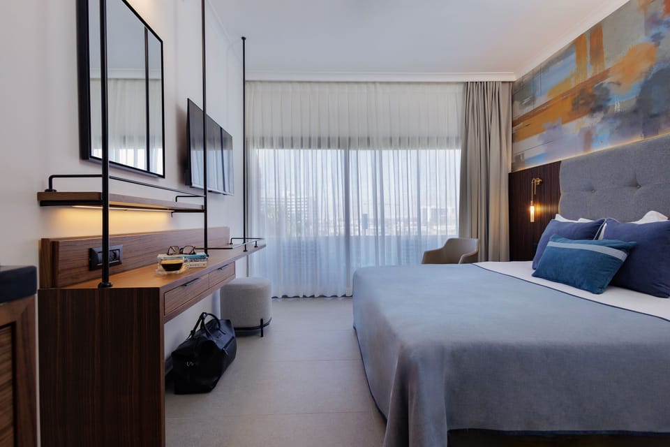 Premier Room | Minibar, in-room safe, iron/ironing board, free WiFi