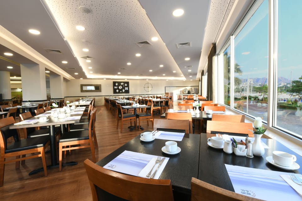 Daily buffet breakfast for a fee