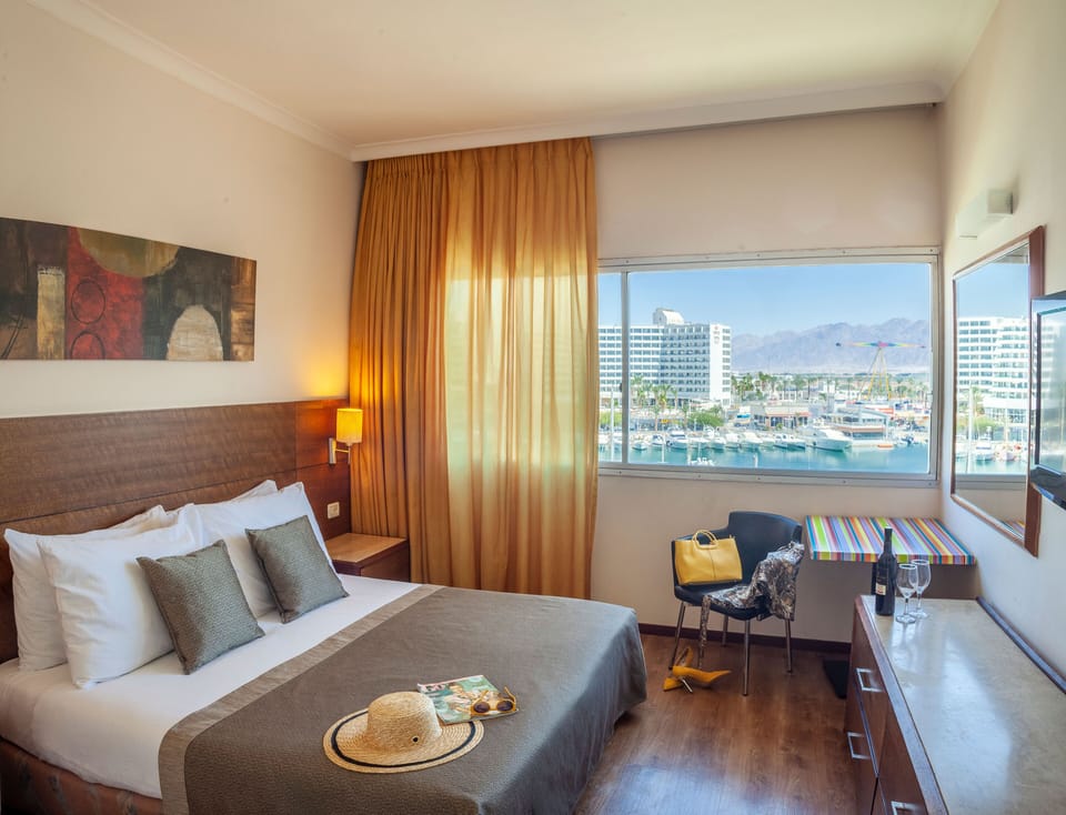 Studio | Minibar, in-room safe, iron/ironing board, free WiFi