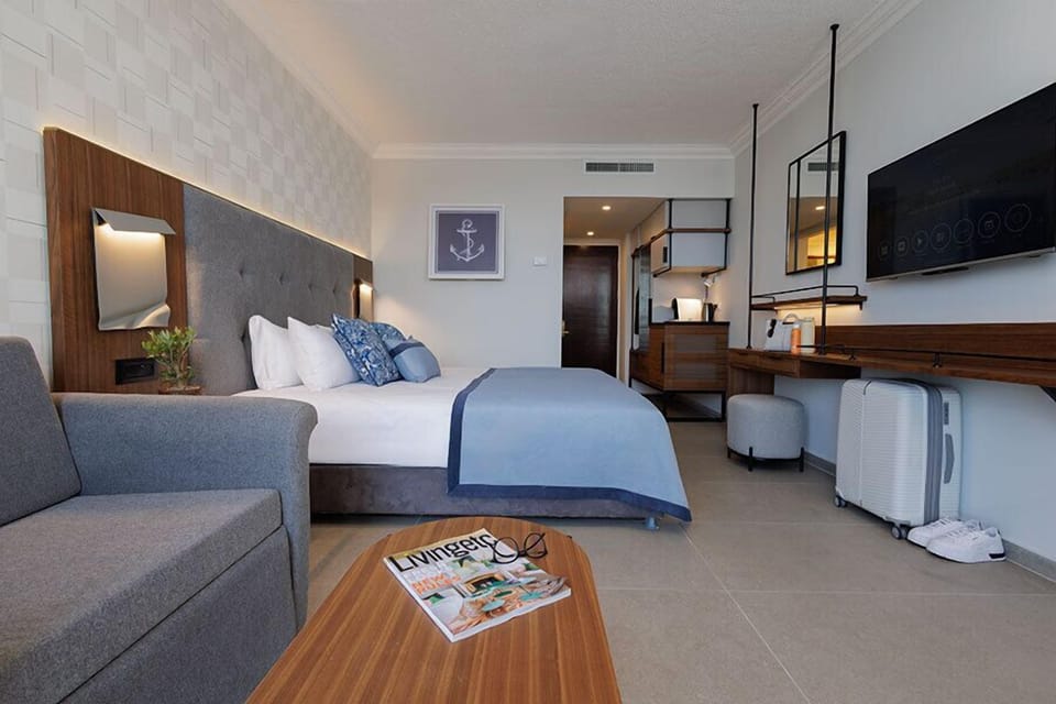 Deluxe Room, Sea View | Minibar, in-room safe, desk, soundproofing
