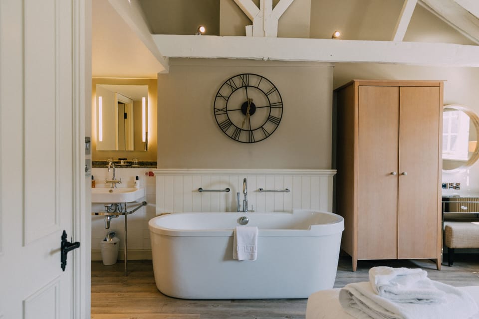 Luxury Cottage | Bathroom | Combined shower/tub, designer toiletries, hair dryer, towels