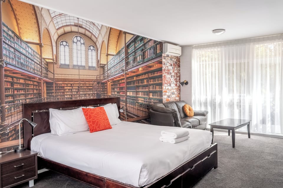 KING ROOM | Desk, iron/ironing board, travel crib, free WiFi