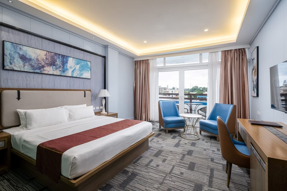 Deluxe Room | Minibar, in-room safe, desk, WiFi (free)