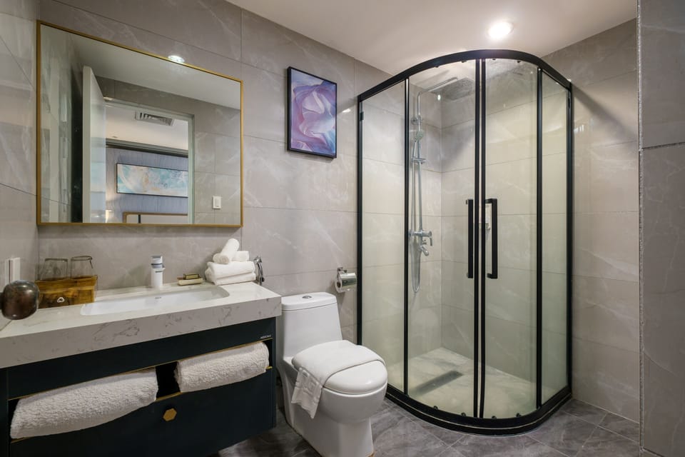 Penthouse, 2 Bedrooms | Bathroom | Shower, free toiletries, hair dryer, bathrobes