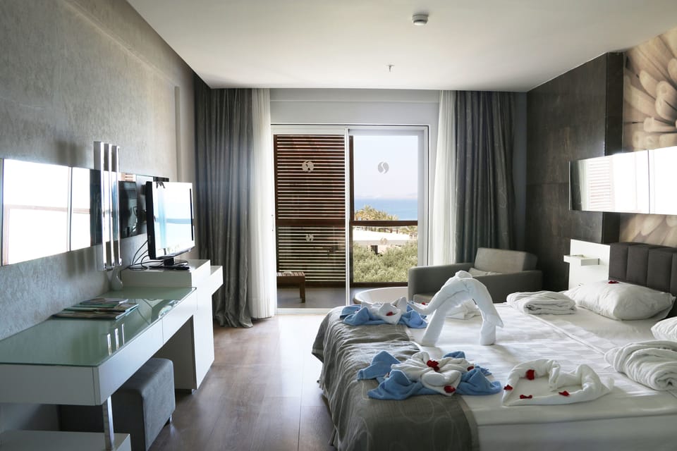 Superior Room (B Complex) | Minibar, in-room safe, desk, laptop workspace