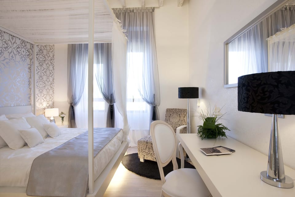 Superior Room, 1 Queen Bed | Minibar, in-room safe, desk, blackout drapes