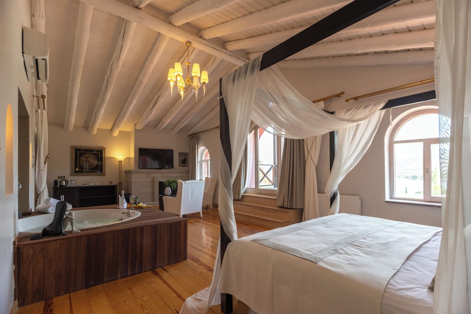 SATO VIP SUIT | Premium bedding, minibar, in-room safe, laptop workspace