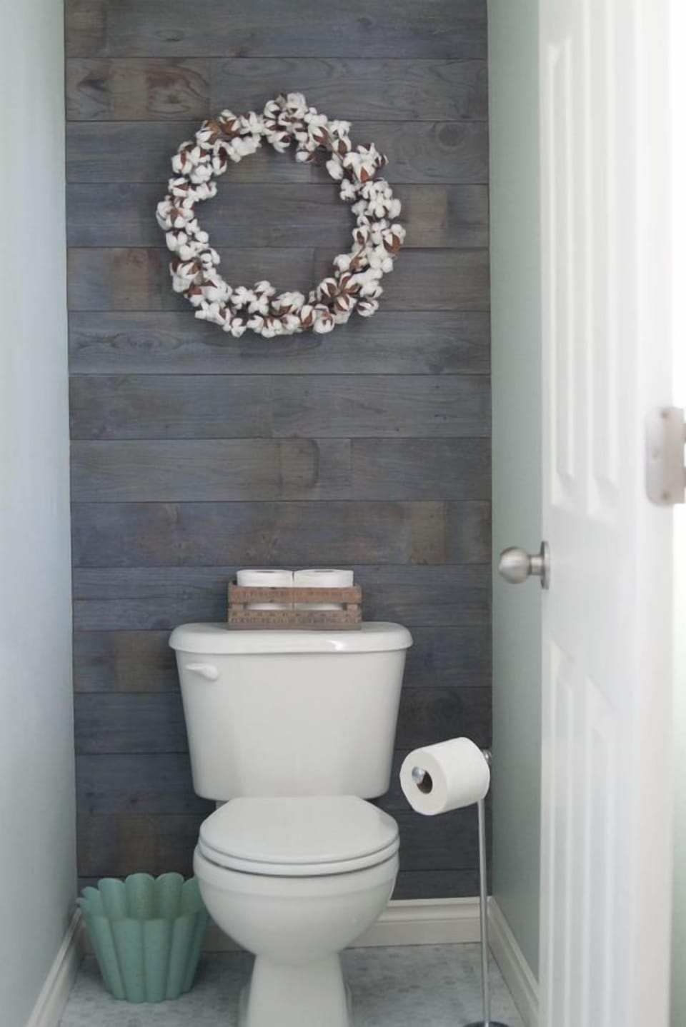 Rainfall showerhead, hair dryer, towels