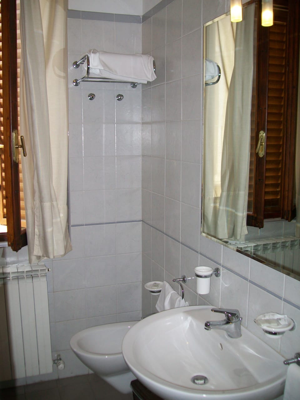 Bathroom sink
