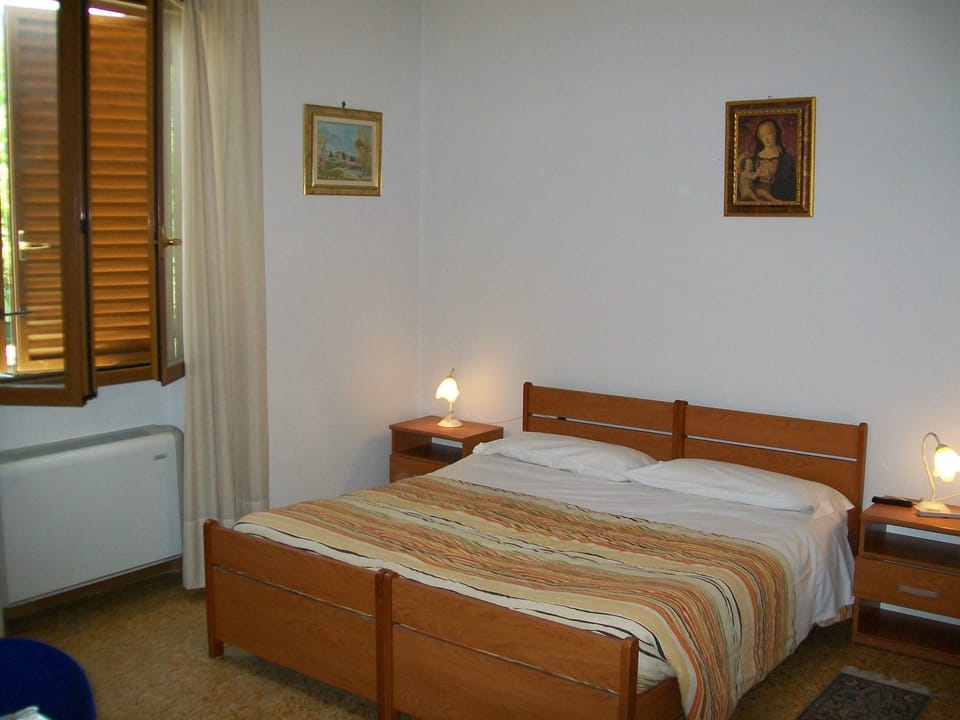 Premium bedding, down comforters, individually furnished, desk