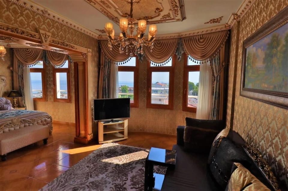 Suite, Sea View | Premium bedding, minibar, in-room safe, desk