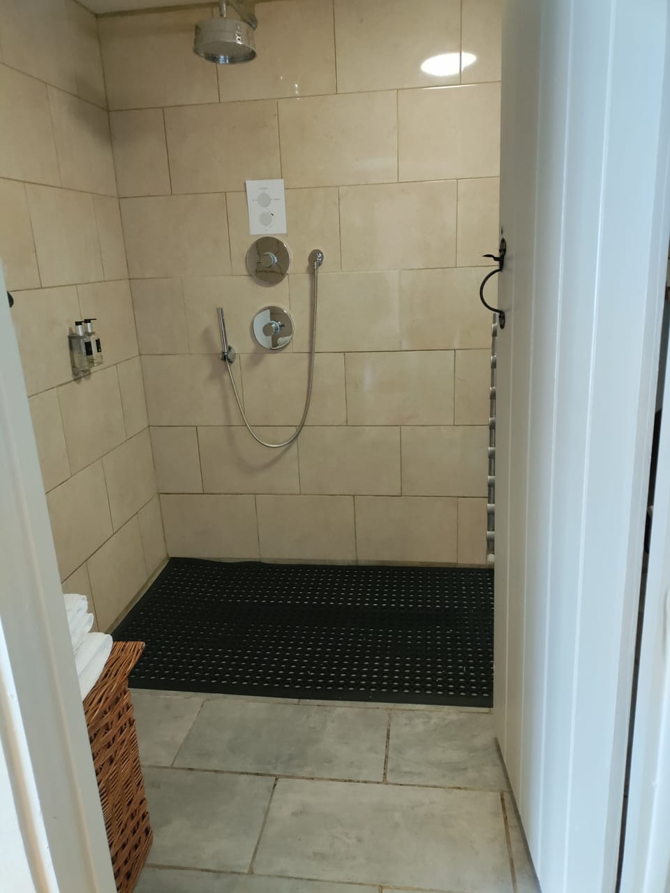 Standard Suite (Willow-Ground floor King)