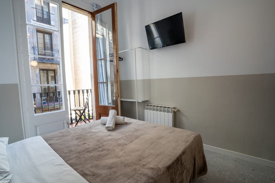 City Double Room, Balcony | Soundproofing, bed sheets