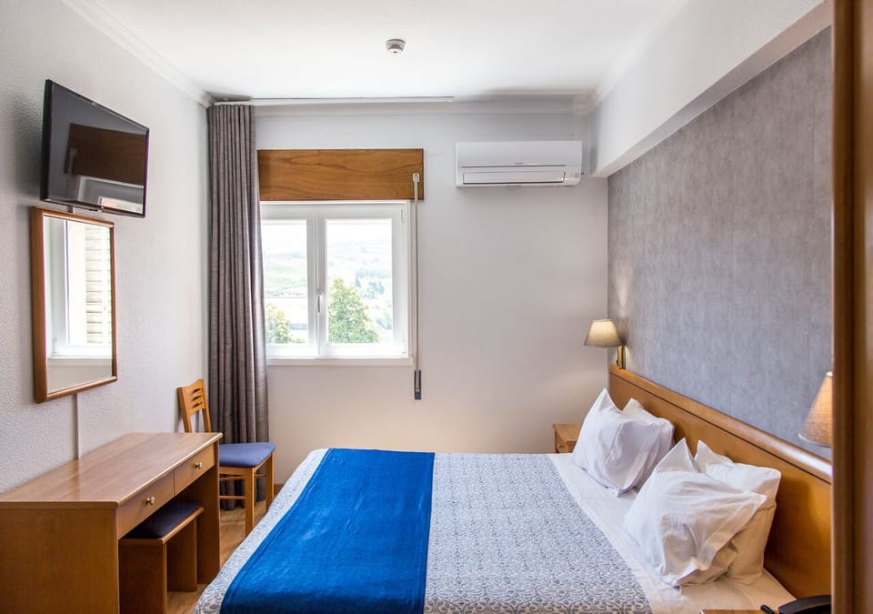 Double Room | Desk, free cribs/infant beds, free WiFi, bed sheets