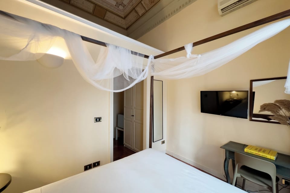 Single Room | Premium bedding, minibar, in-room safe, desk
