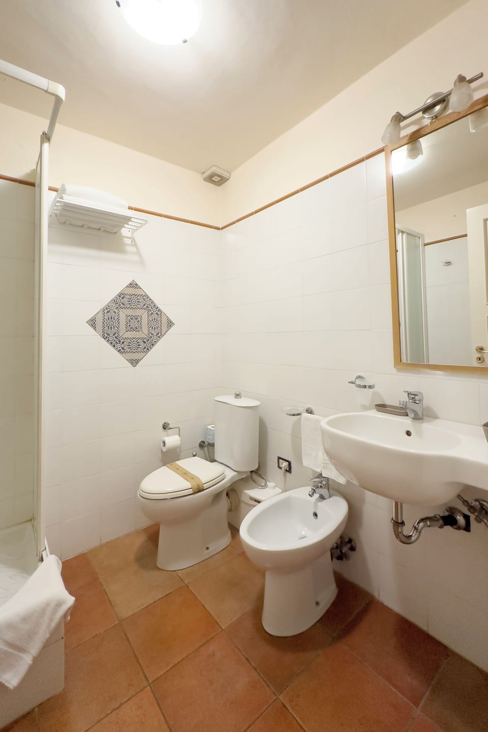 Room | Bathroom | Shower, free toiletries, hair dryer, bidet
