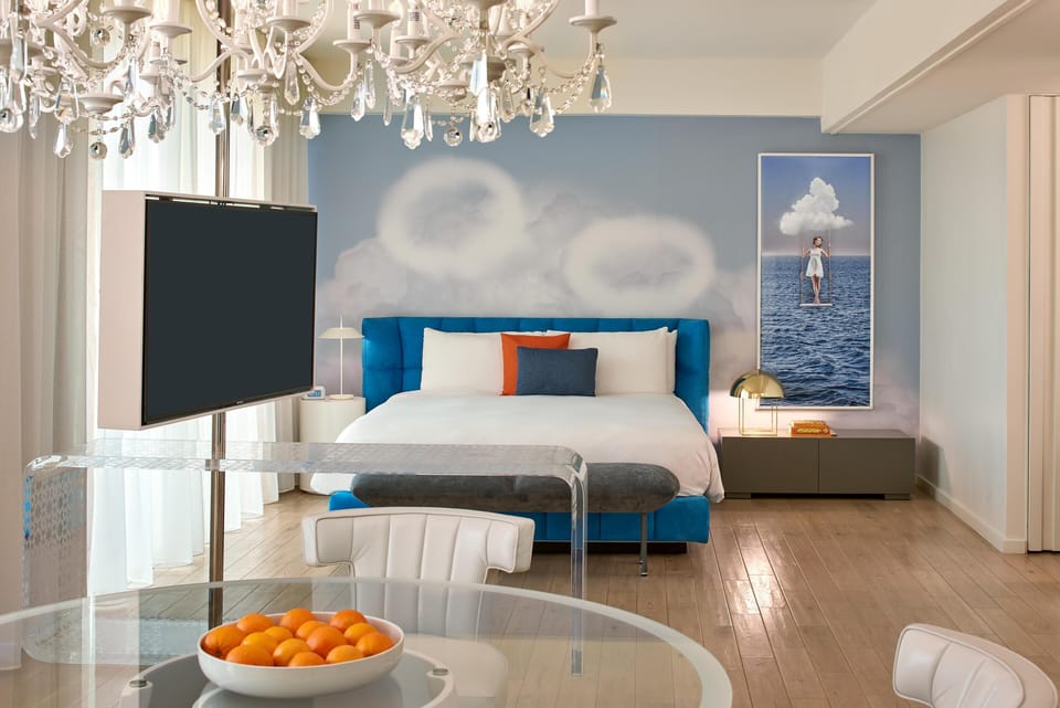 Loft, 1 King Bed, Balcony (Skyview) | Hypo-allergenic bedding available, Select Comfort beds, minibar